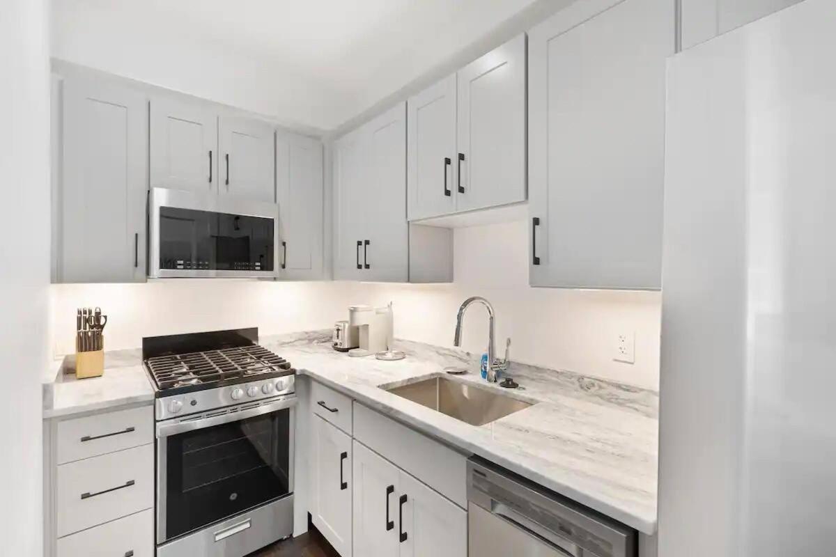 Room With Private Bathroom And Shared Kitchen London Bagian luar foto
