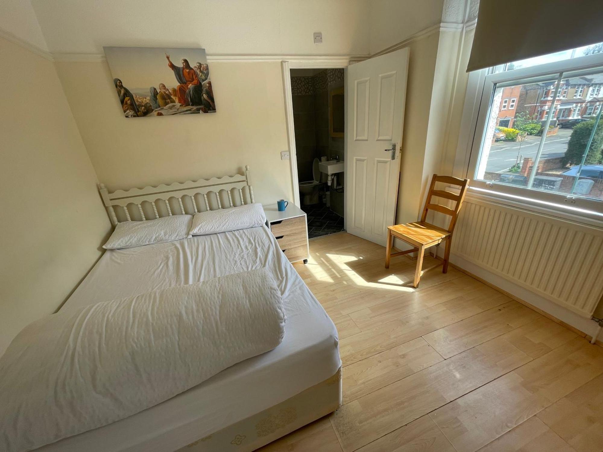 Room With Private Bathroom And Shared Kitchen London Bagian luar foto