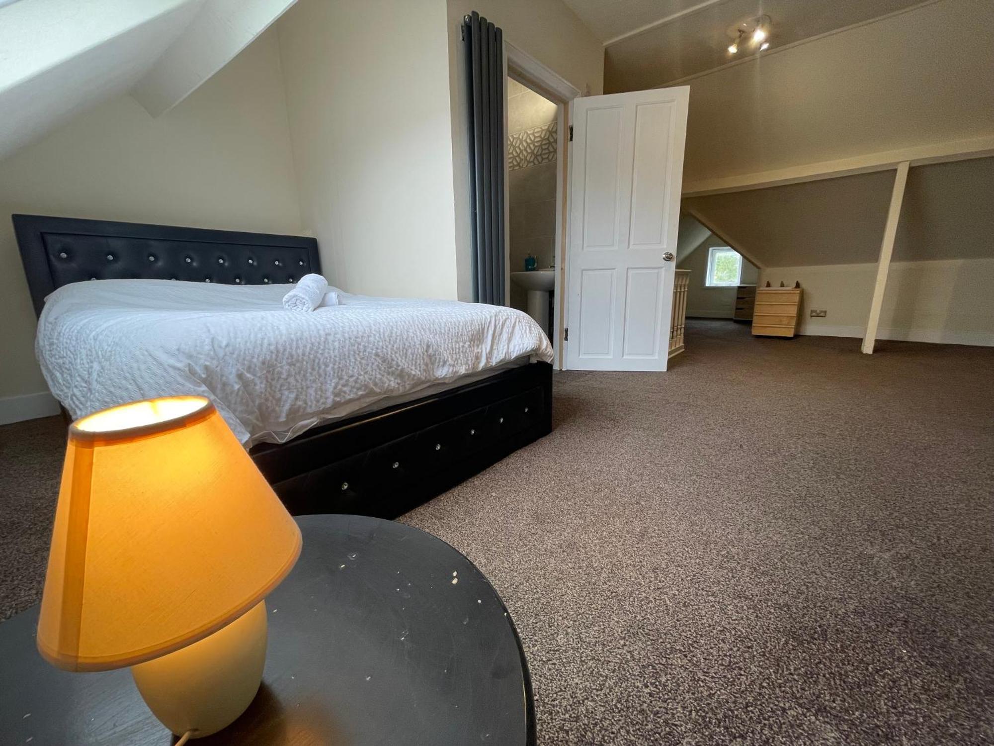 Room With Private Bathroom And Shared Kitchen London Bagian luar foto