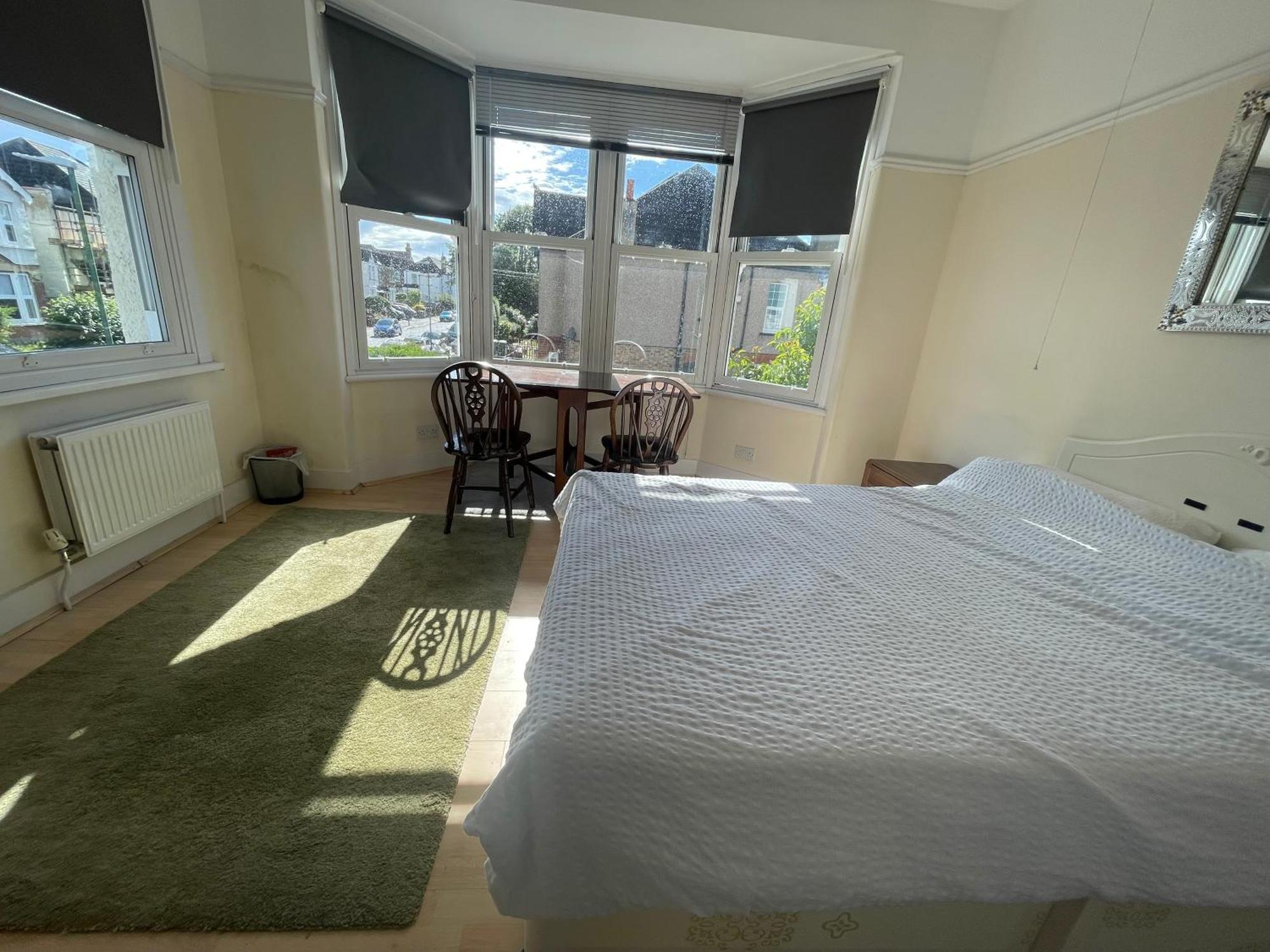 Room With Private Bathroom And Shared Kitchen London Bagian luar foto
